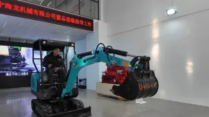 Работа гусеничного мини-экскаватора KV25